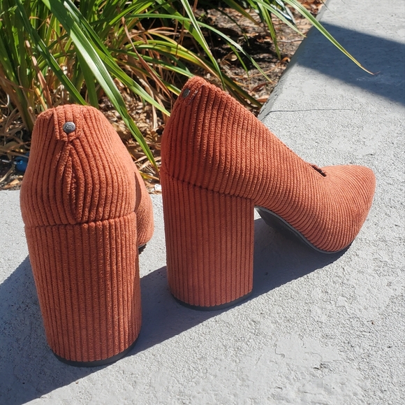 πHost Pick πCutest cordoruy pumps π - SOLD! - Picture 2 of 11